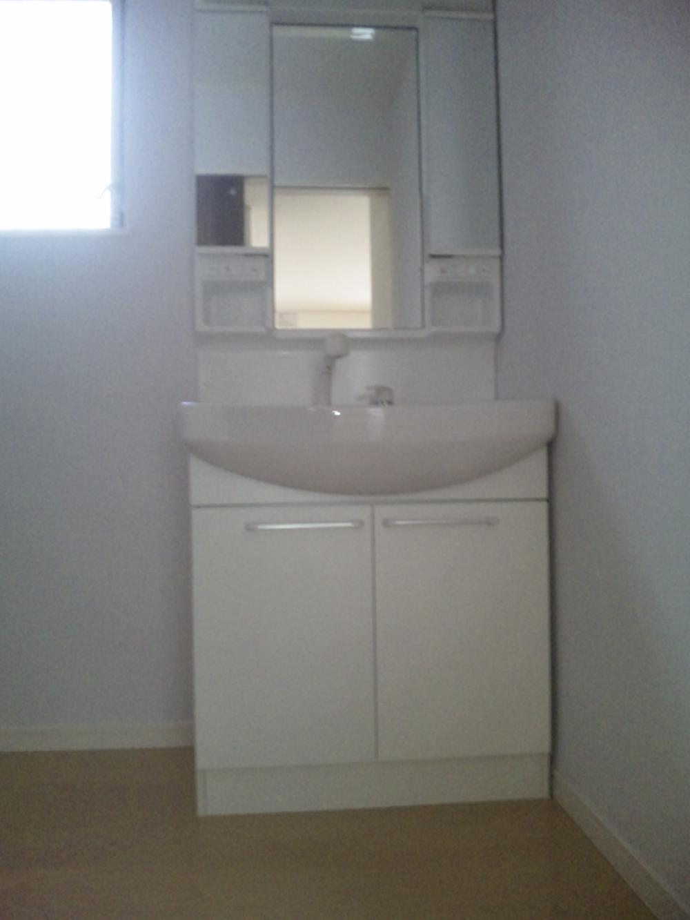 Wash basin, toilet. Indoor (12 May 2013) Shooting Shampoo dresser basin