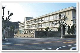 Primary school. School 2336m founding have a tradition dating back to the Meiji era to Yahata elementary school.