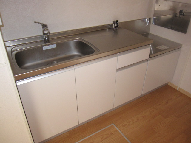 Kitchen. kitchen 2-neck is a gas stove can be installed