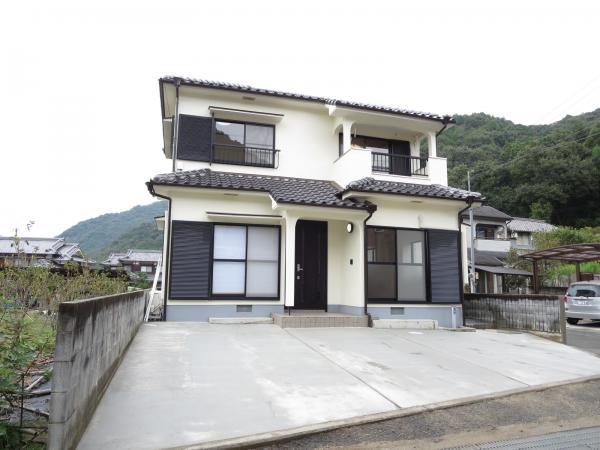 Local appearance photo. It was exterior wall paint