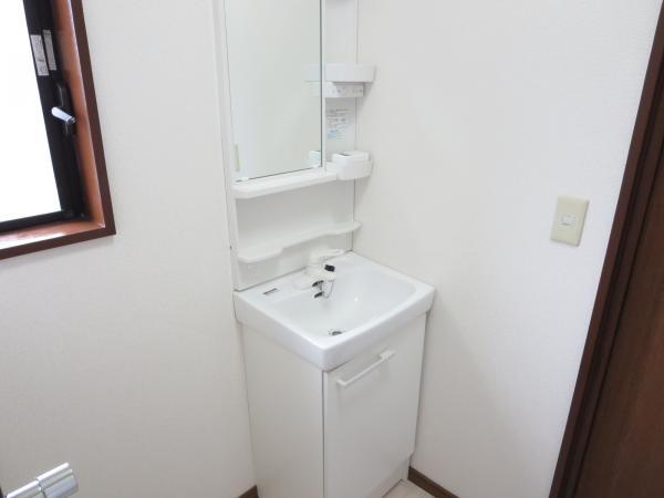 Wash basin, toilet. Washbasin new Bright dressing room