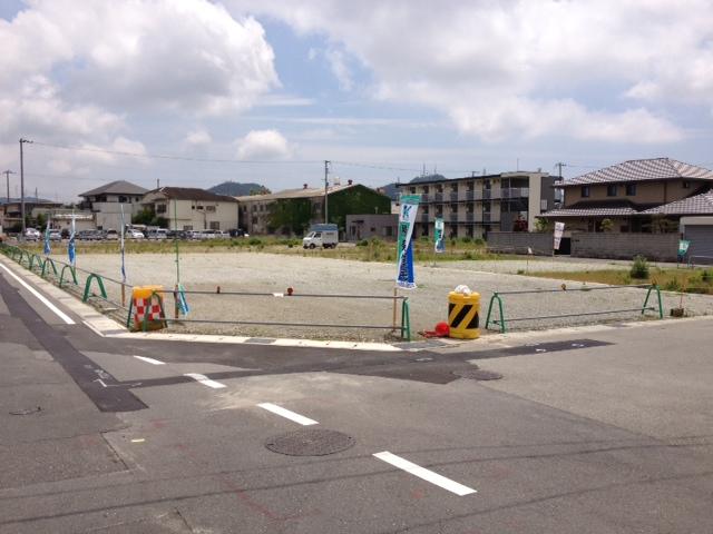 Local photos, including front road. Local (May 2013) Shooting