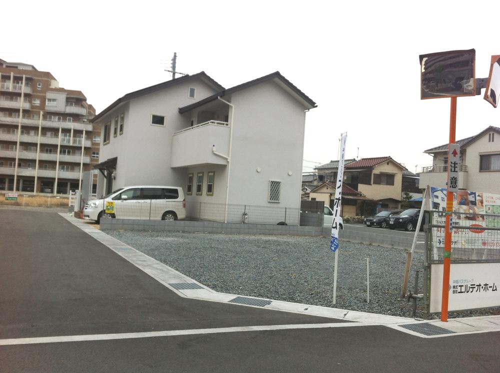 Local photos, including front road. Local (12 May 2012) shooting