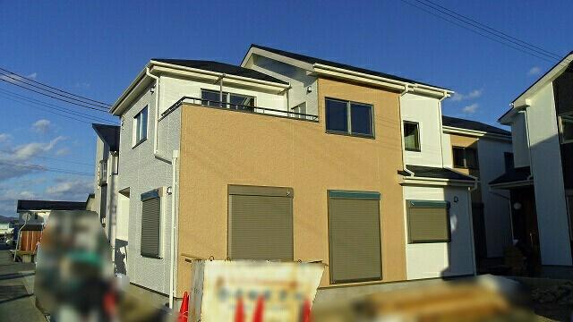 Local appearance photo. Building 2