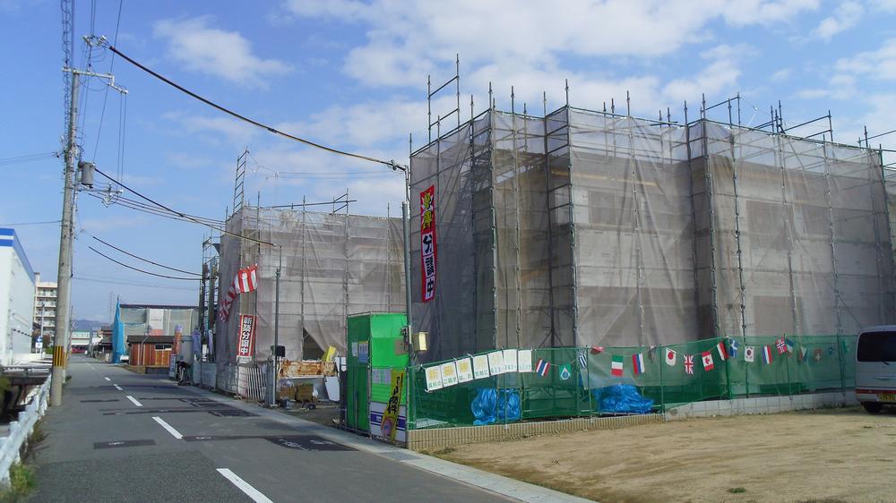 Local photos, including front road. Local (10 May 2013) Shooting