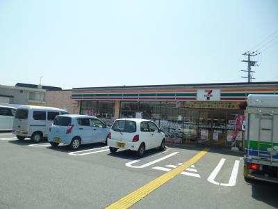 Convenience store. 550m to Seven-Eleven (convenience store)