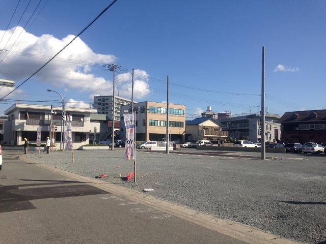 Local photos, including front road. Local (11 May 2013) Shooting