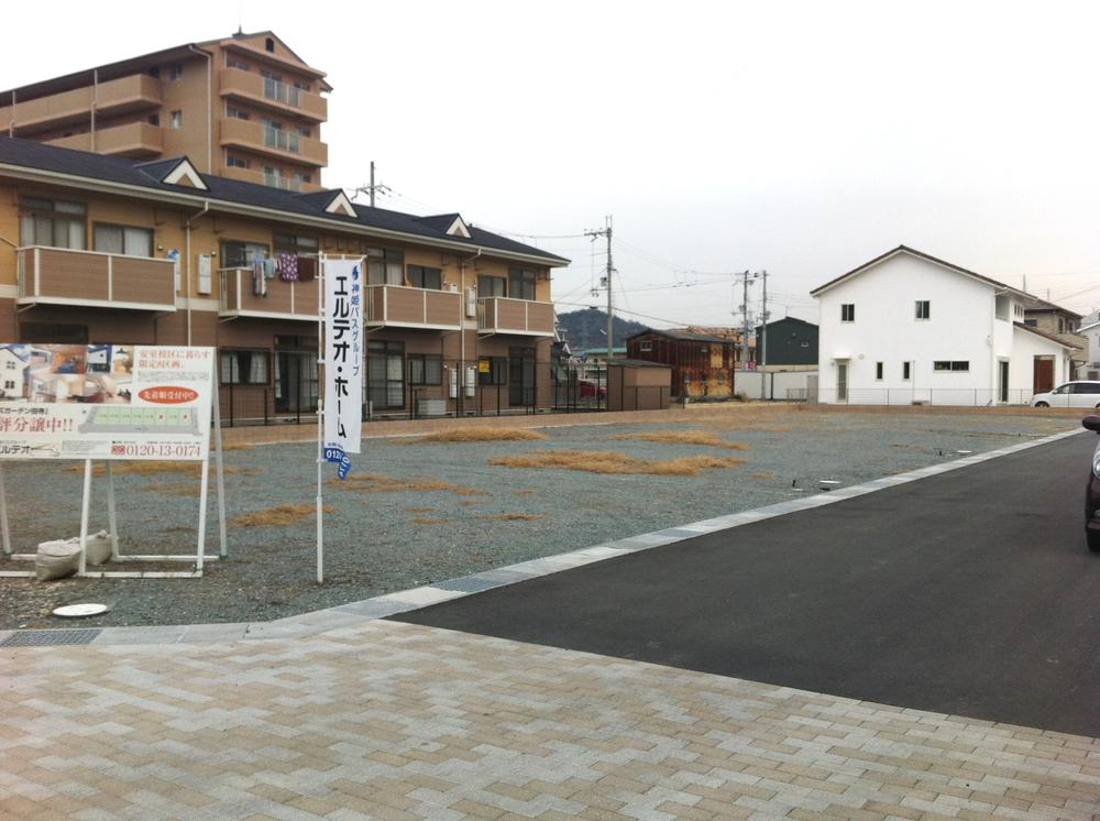 Local photos, including front road. Local (12 May 2012) shooting