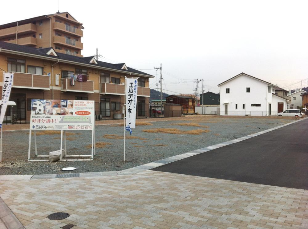 Local land photo. Local (12 May 2012) shooting all sections south-facing day 2-minute walk from the good land * Elementary School! ! 