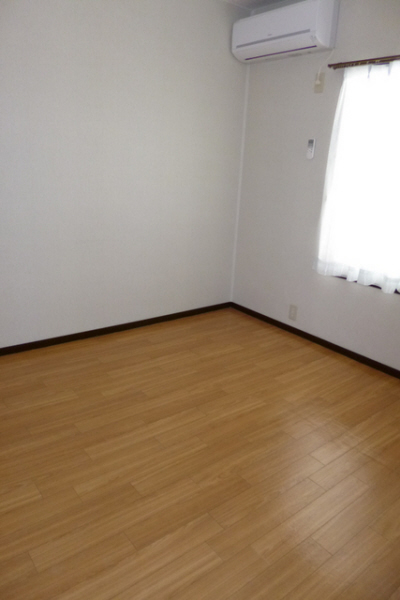 Living and room. Wash