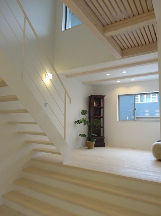 Model house photo. ● Second living ● sitting in the grand staircase gatherings. As a little bit different space from the dining and living room. 