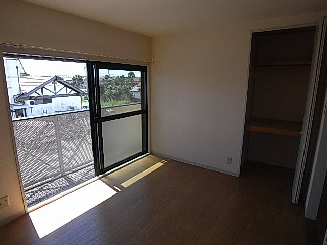 Other room space. Although It is a photograph of the same type, In fact the different