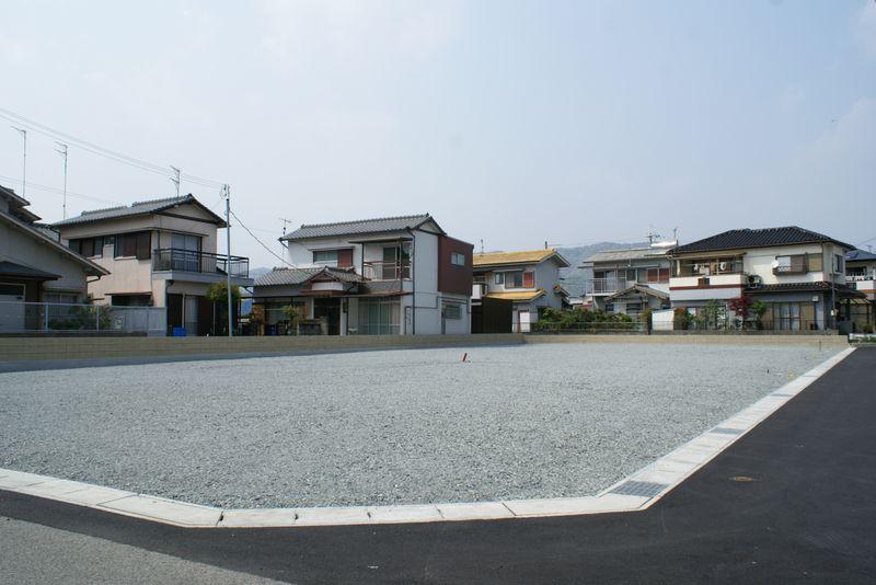 Local photos, including front road. Local shooting