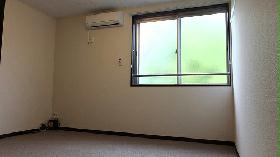 Living and room. Air conditioning is conditioned.