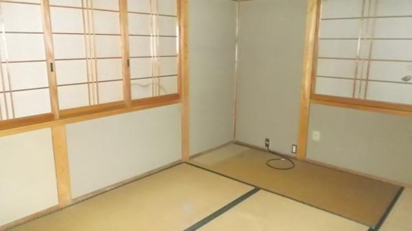 Non-living room. Second floor Japanese-style room 6 quires Tatami mat replacement, Sliding door ・ Exchange Shoji Zhang plans (renovation before photo)
