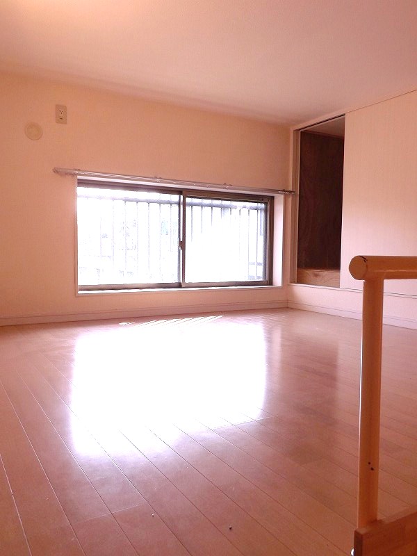 Other room space. Spacious can also be used as loft rooms