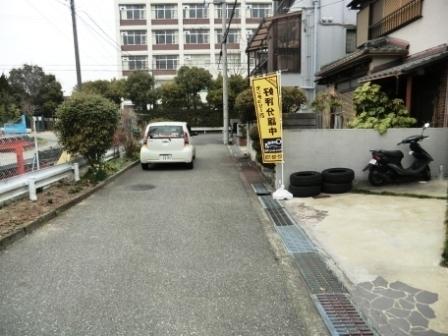 Local photos, including front road. Front road photo