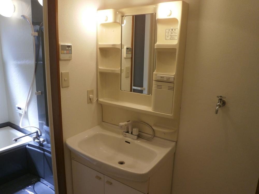 Wash basin, toilet. Indoor (September 2013) Shooting