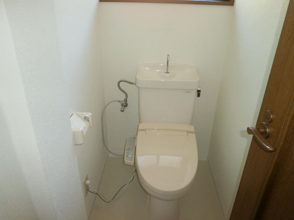 Toilet. Indoor (September 2013) Shooting