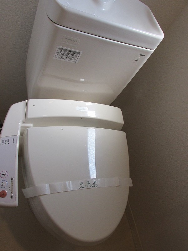 Toilet. Washlet comes!