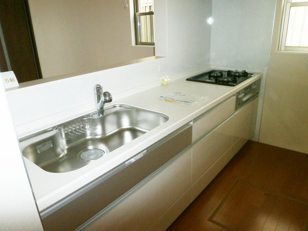 Kitchen. Indoor (12 May 2013) Shooting