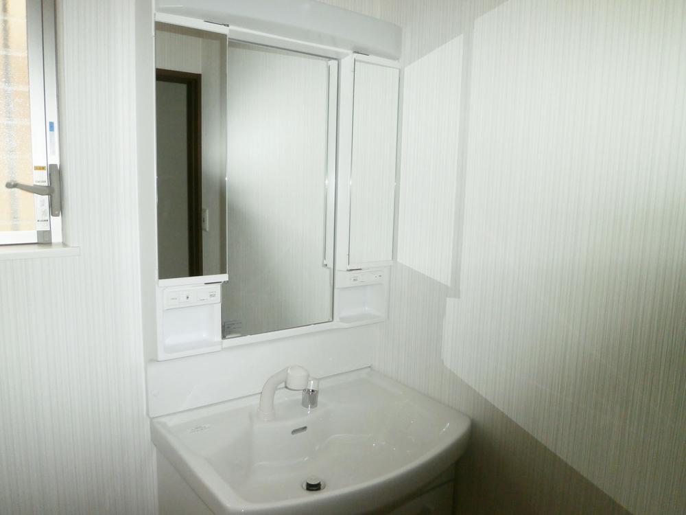 Wash basin, toilet. Indoor (12 May 2013) Shooting