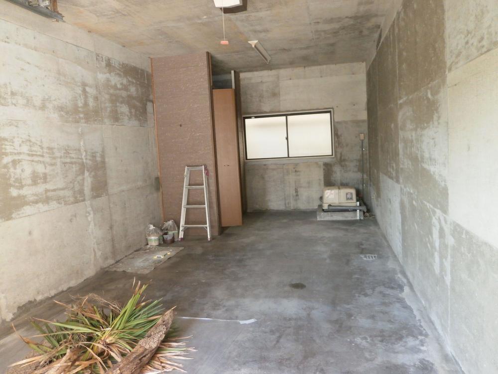 Parking lot. Local (10 May 2013) Shooting