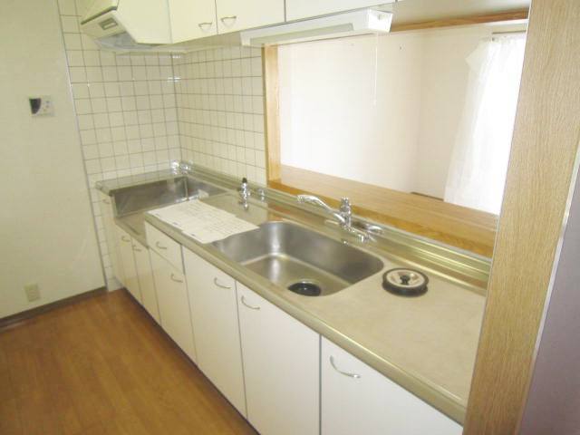 Kitchen. Wide ~ There counter kitchen