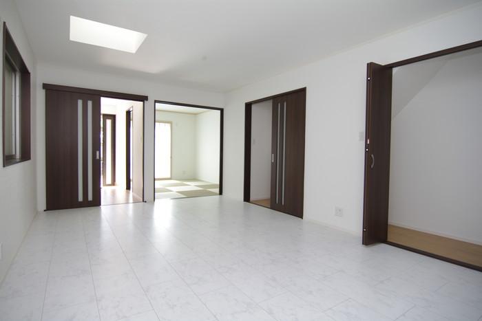 Living. ◆ D No. land photo ◆