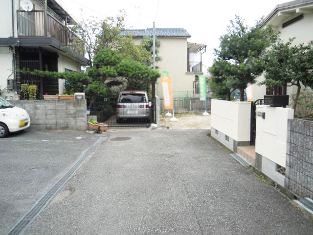 Local photos, including front road. Local (10 May 2013) Shooting