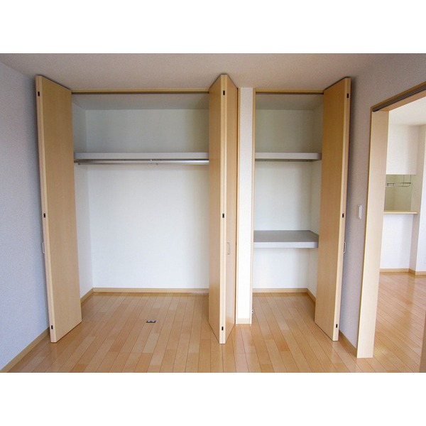 Receipt. Another room photo