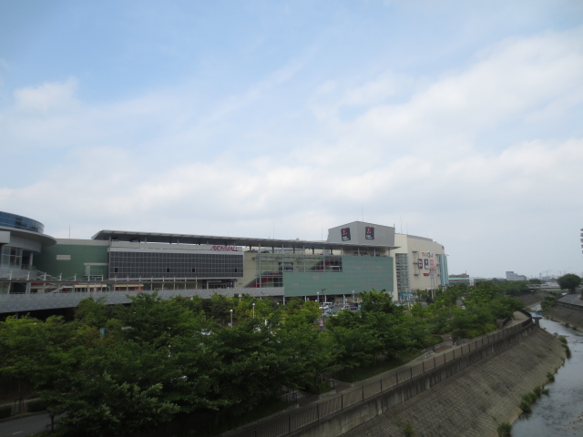 Shopping centre. 865m to Aeon Mall Itami (shopping center)