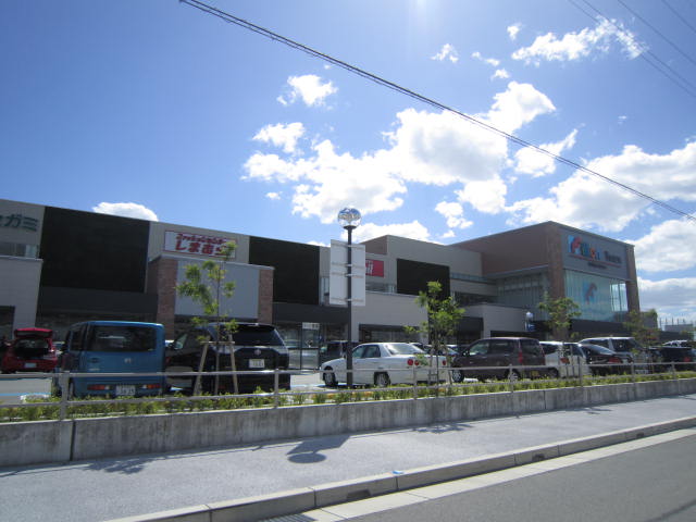 Shopping centre. 1500m until Million Town (shopping center)