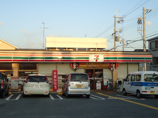 Convenience store. Seven-Eleven Itami Sakuragaoka 3-chome up (convenience store) 102m