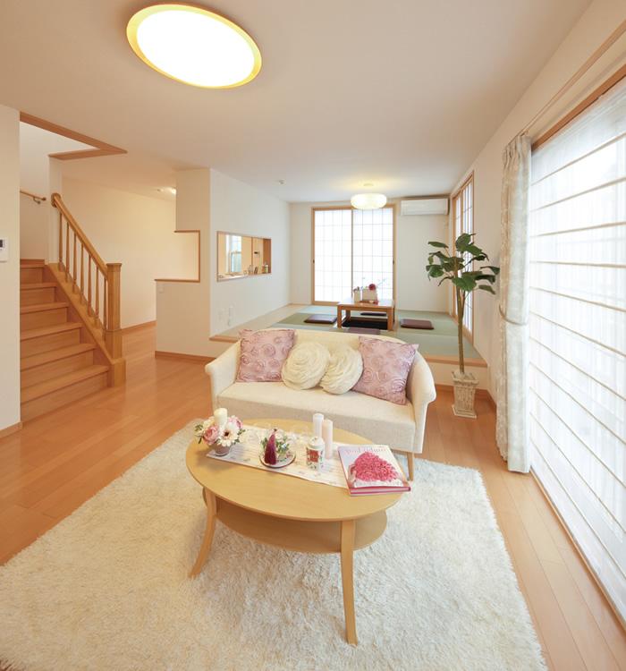 Building plan example (introspection photo). Coordinate the space to suit the lifestyle of the family. There is a sum dining LDK is spacious. (Our example of construction)