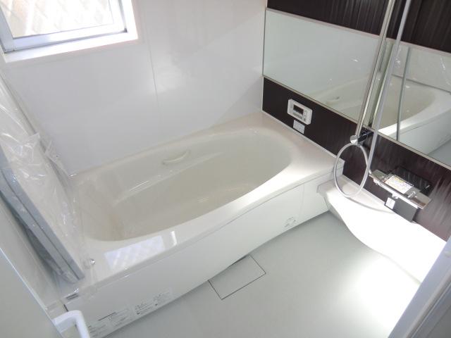 Bathroom. Local photo (bathroom) With bathroom heating dryer!