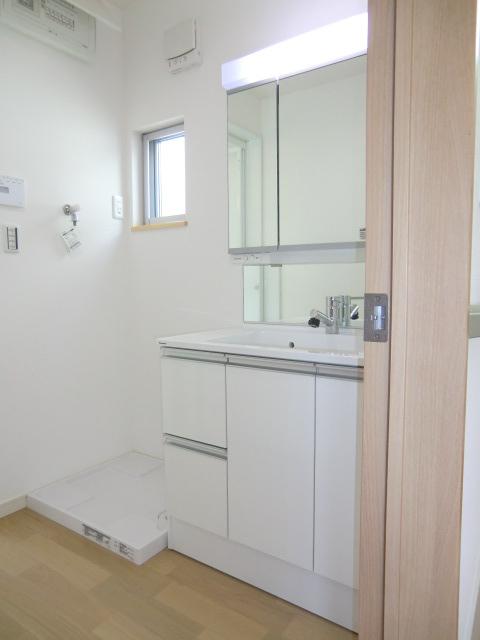 Other Equipment. Local photos (basin)