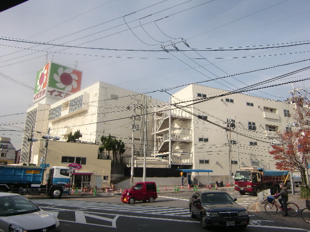 Supermarket. Izumiya Koya store up to (super) 532m