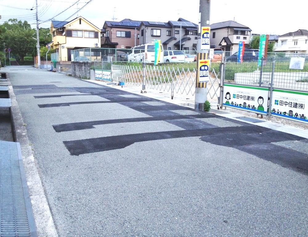 Local photos, including front road. It is a local photo from the front road