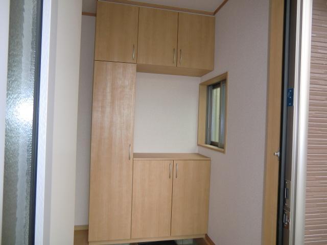 Entrance. Local photos (entrance)