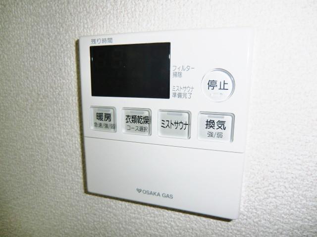 Cooling and heating ・ Air conditioning. Local photo (bathroom heating dryer remote control)