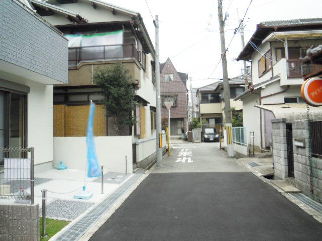 Local photos, including front road. Local (10 May 2013) Shooting