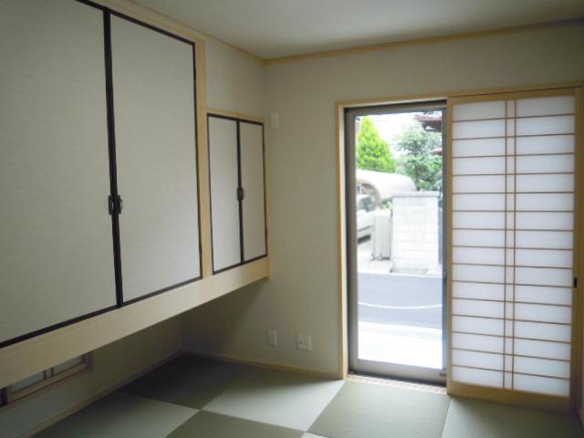 Non-living room. Local (10 May 2013) Shooting