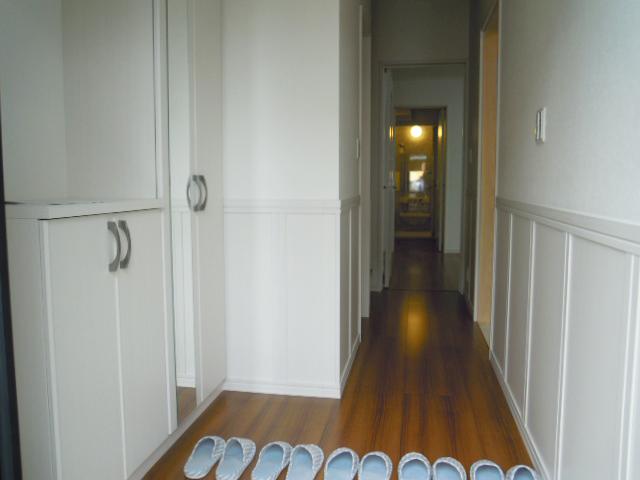 Entrance. Local (10 May 2013) Shooting