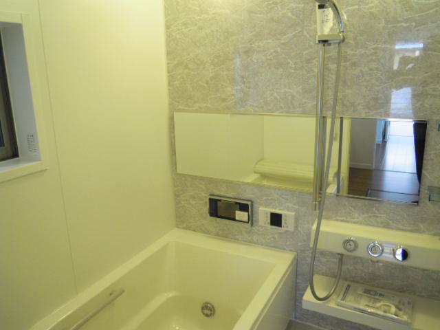 Bathroom. Indoor (10 May 2013) Shooting