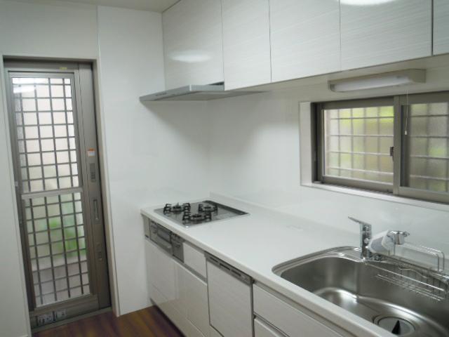 Kitchen. Indoor (10 May 2013) Shooting