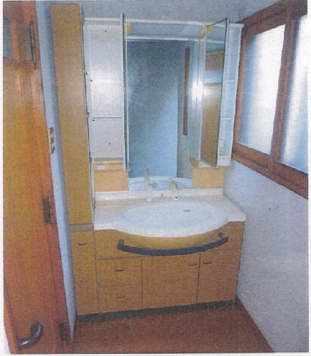 Wash basin, toilet. bathroom