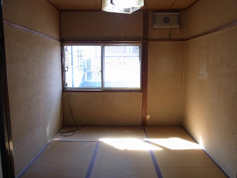 Entrance. Japanese-style room 6 quires