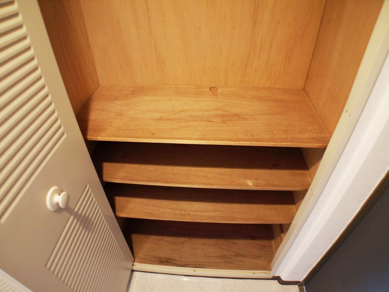 Receipt. Of a wide entrance storage, Enter well as boots