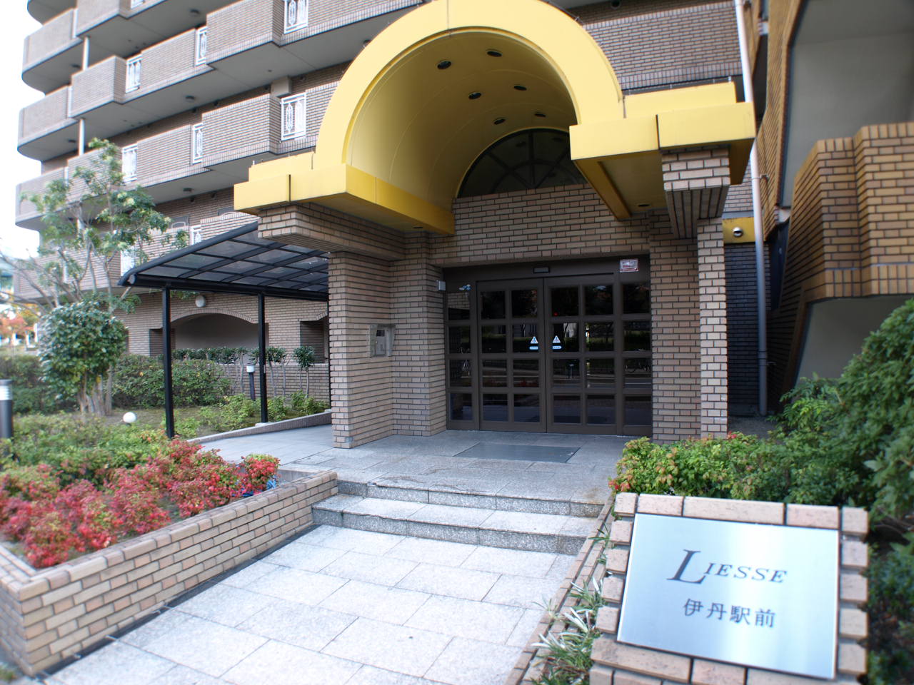 Entrance. Luxurious look